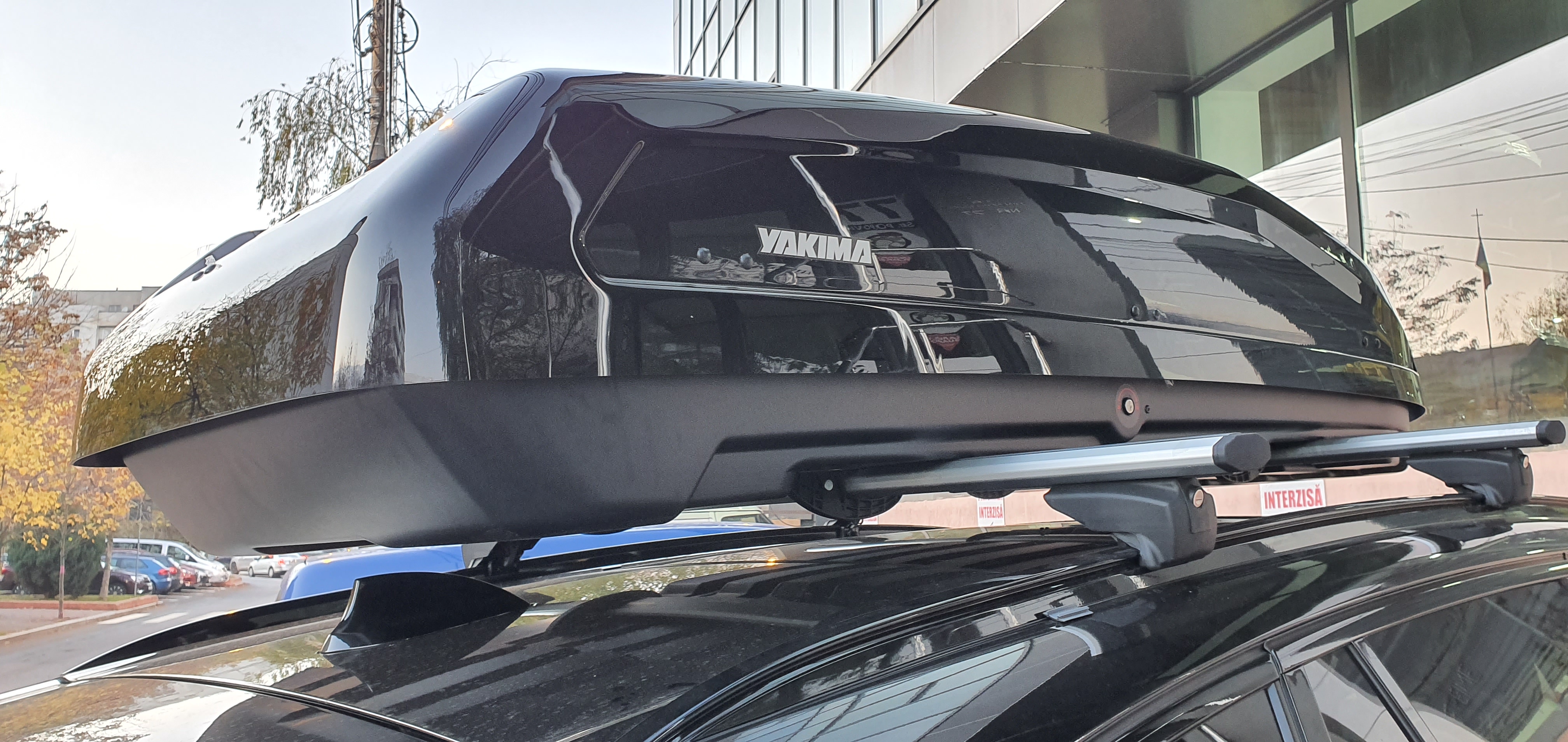 BMW X5 bare transversale Menabo Lince si cutie portbagaj Yakima
